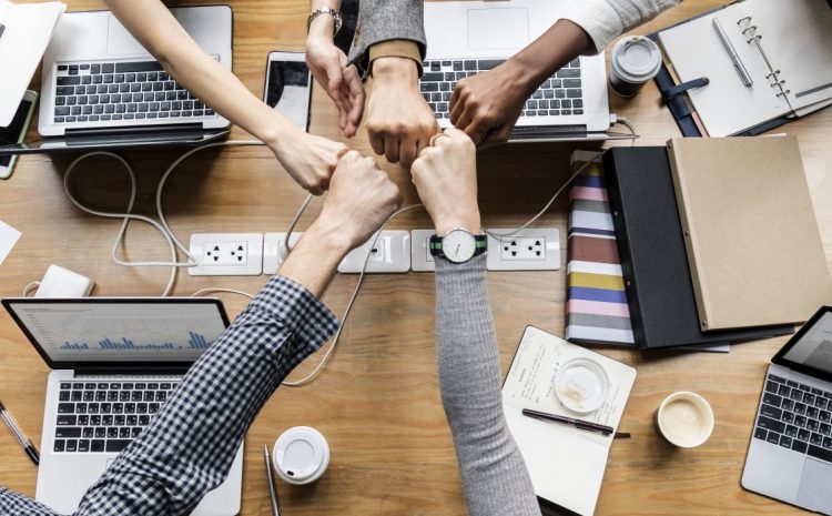 colleagues-giving-fist-bump-e1636017632155